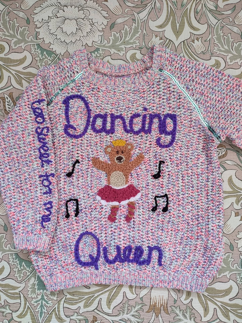Mystery knit- name + large design