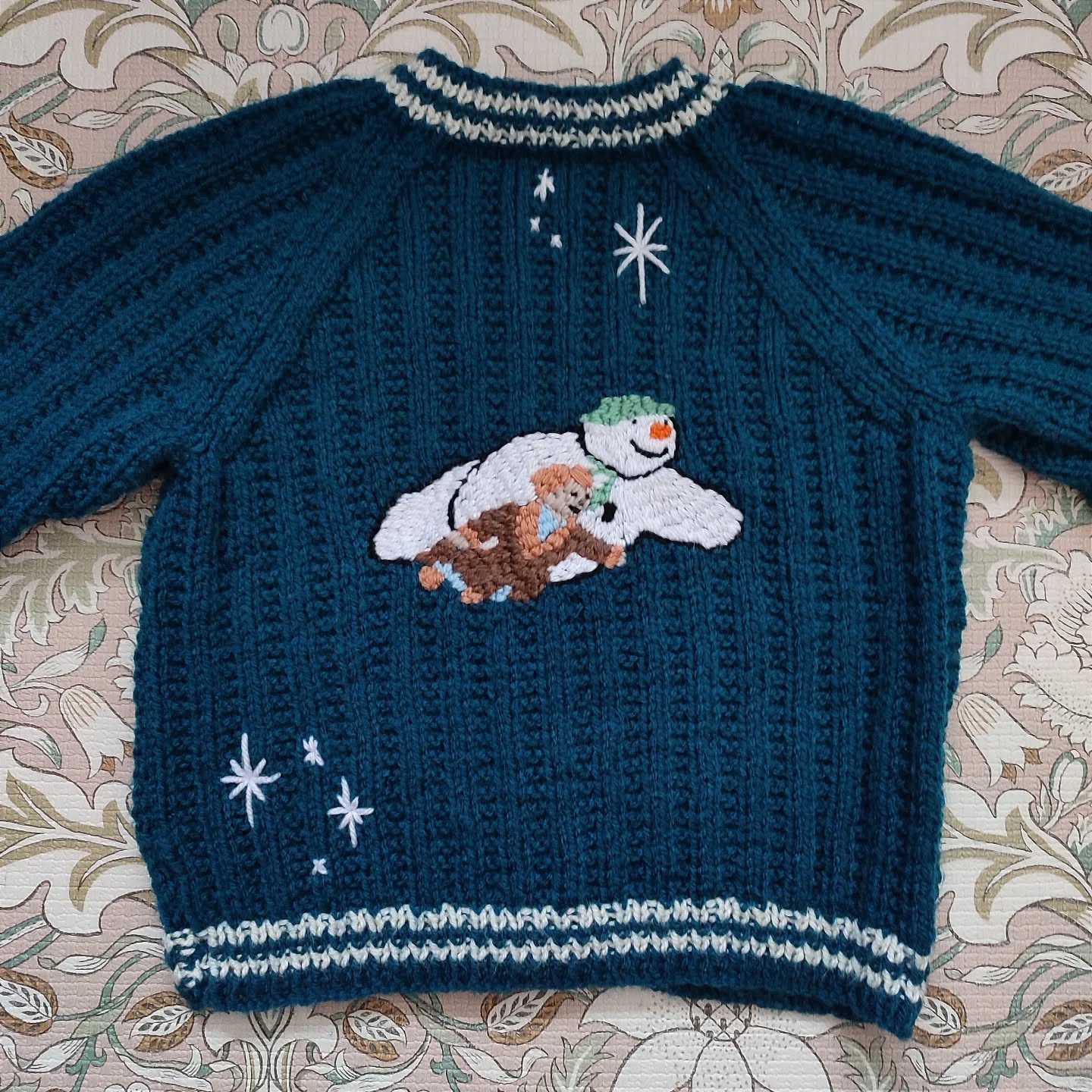 Mystery knit- name + large design