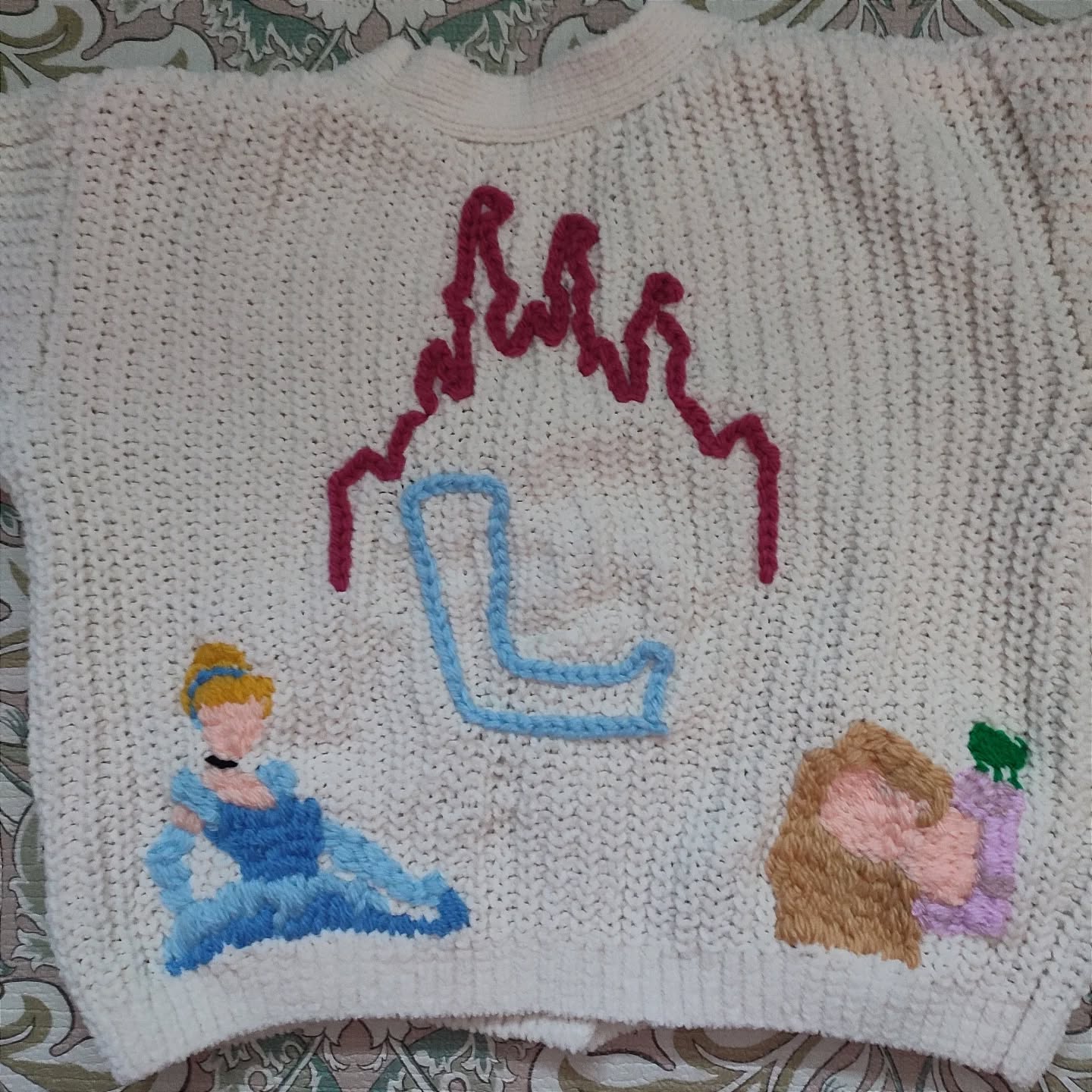 Mystery knit- name + large design