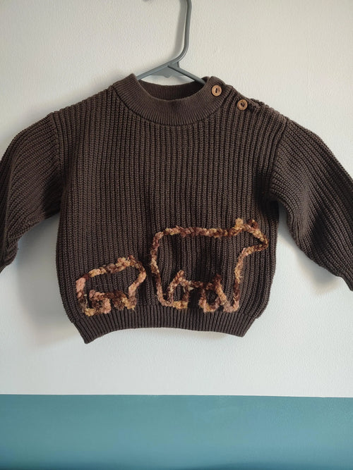 Hand embroidered bear hugs gender neutral jumper. With lovely mama and baby bear. Size 9-12 months