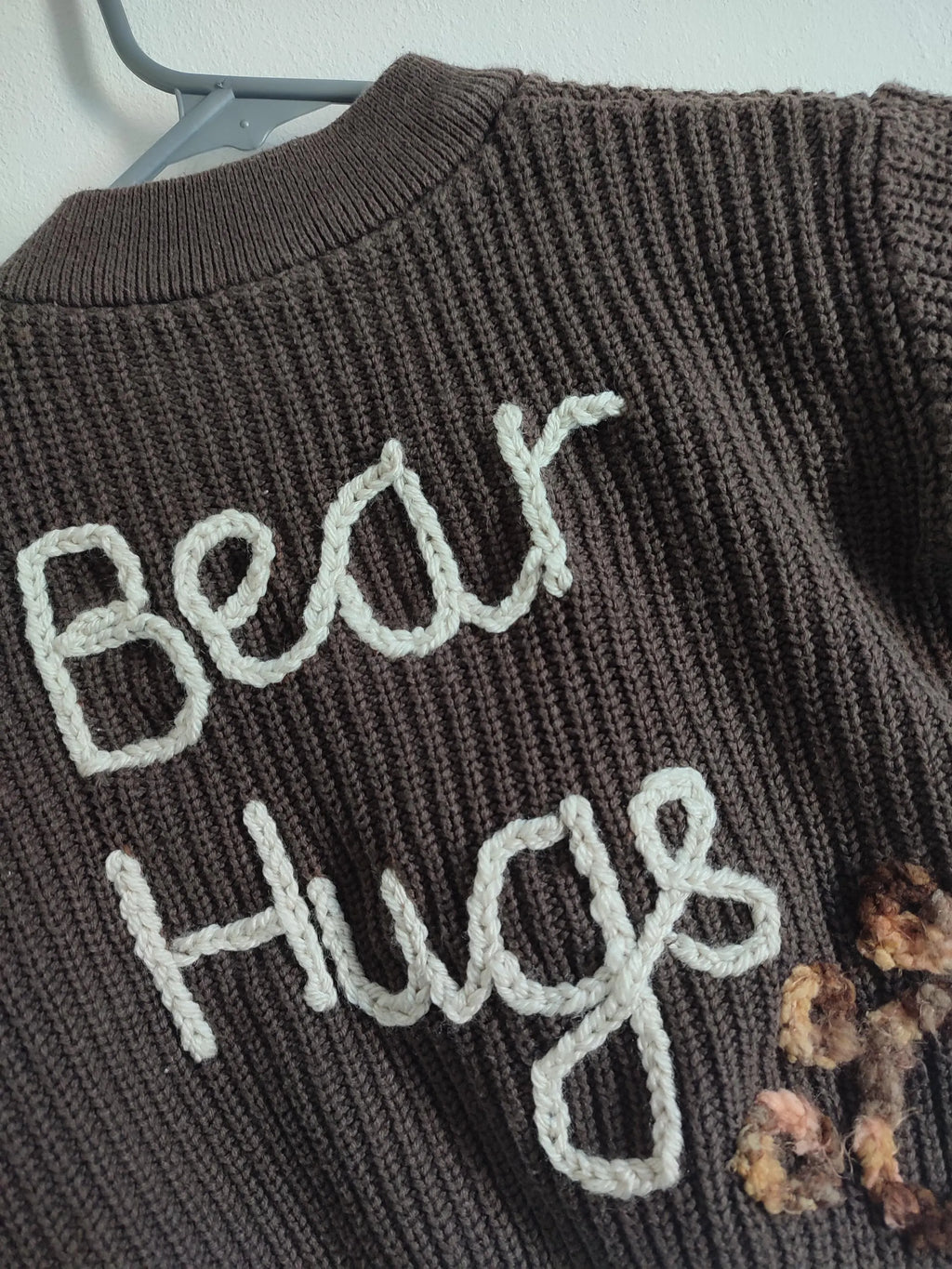 Hand embroidered bear hugs gender neutral jumper. With lovely mama and baby bear. Size 9-12 months