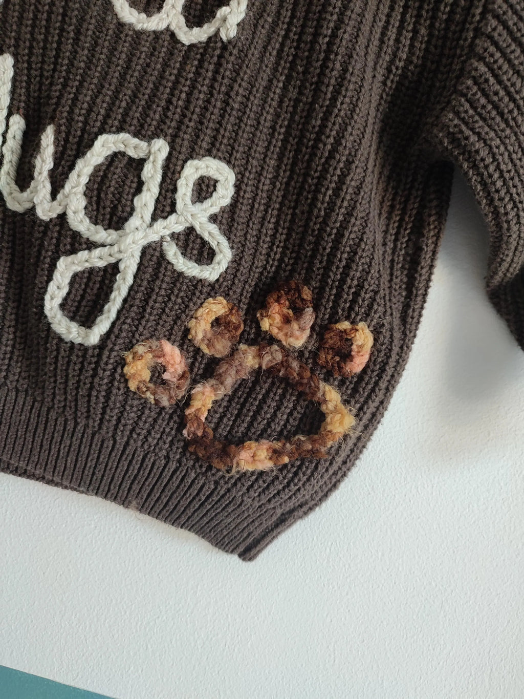 Hand embroidered bear hugs gender neutral jumper. With lovely mama and baby bear. Size 9-12 months