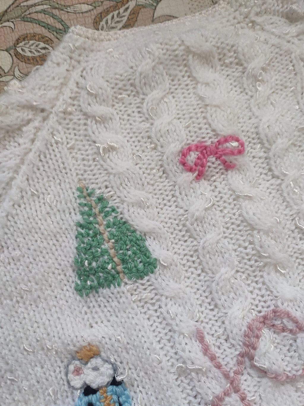 Hand embroidered Christmas The Nutcracker inspired cardigan.Hand knitted white cardigan. Size 3-5 years