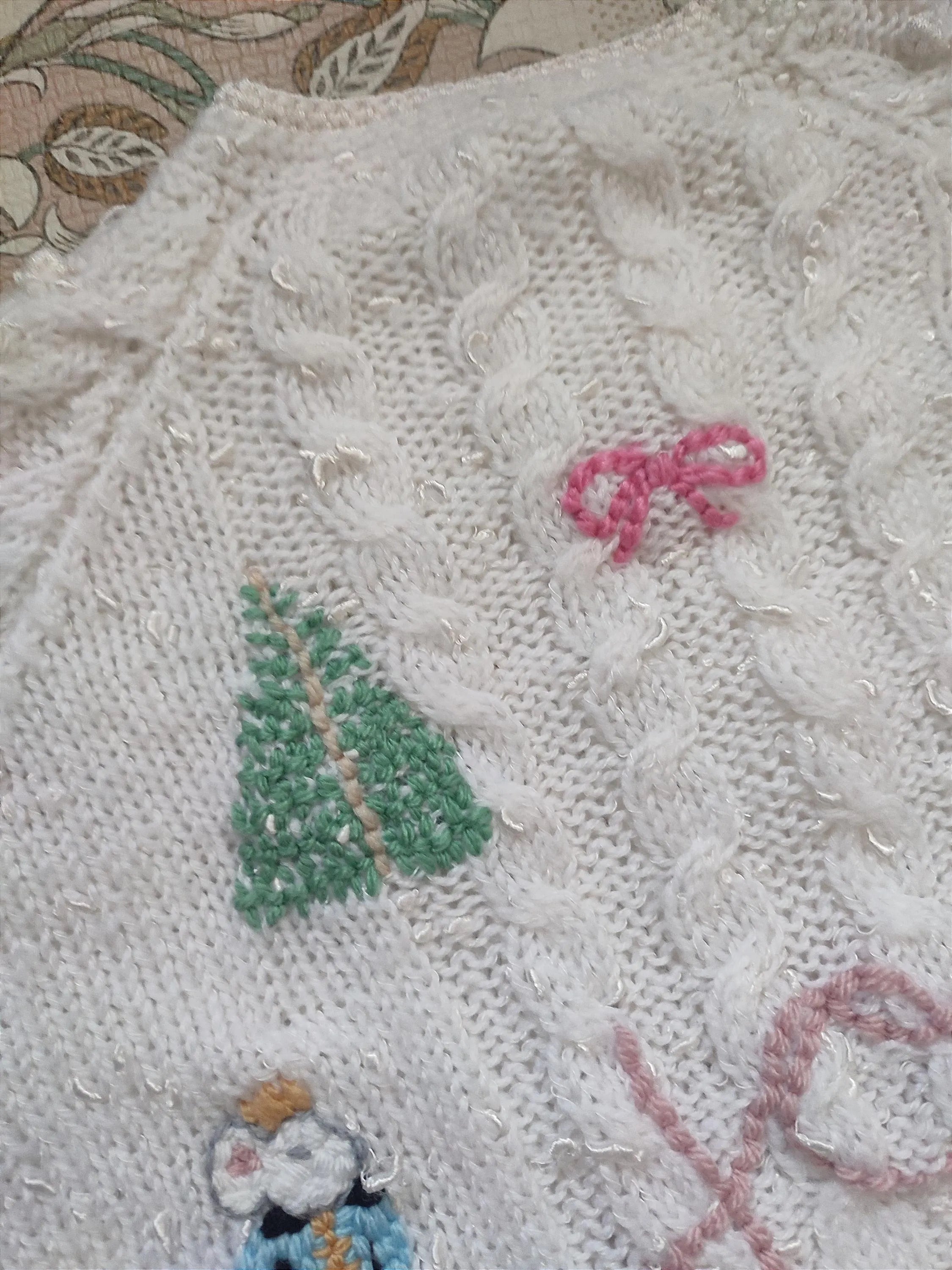 Hand embroidered Christmas The Nutcracker inspired cardigan.Hand knitted white cardigan. Size 3-5 years