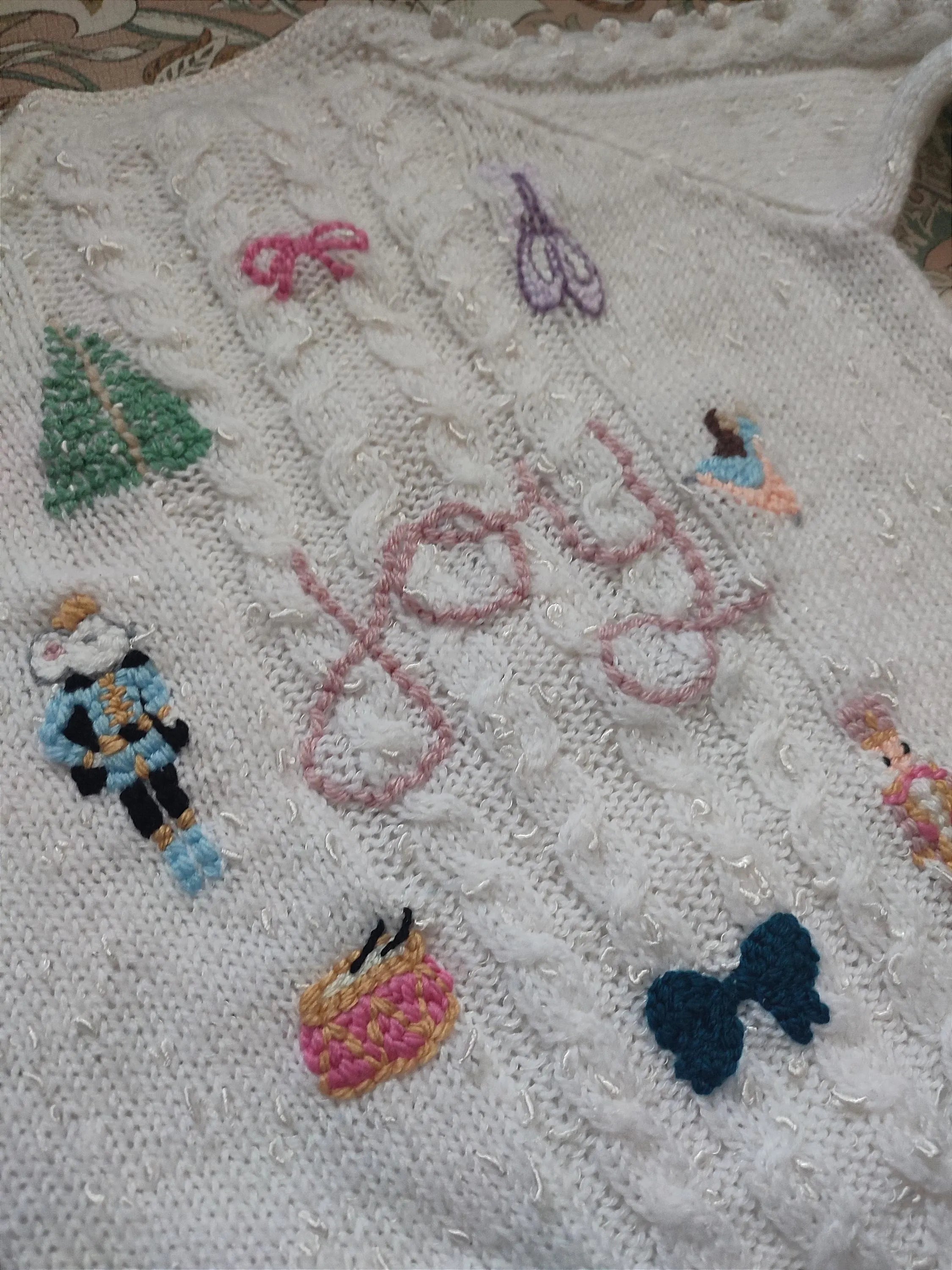 Hand embroidered Christmas The Nutcracker inspired cardigan.Hand knitted white cardigan. Size 3-5 years